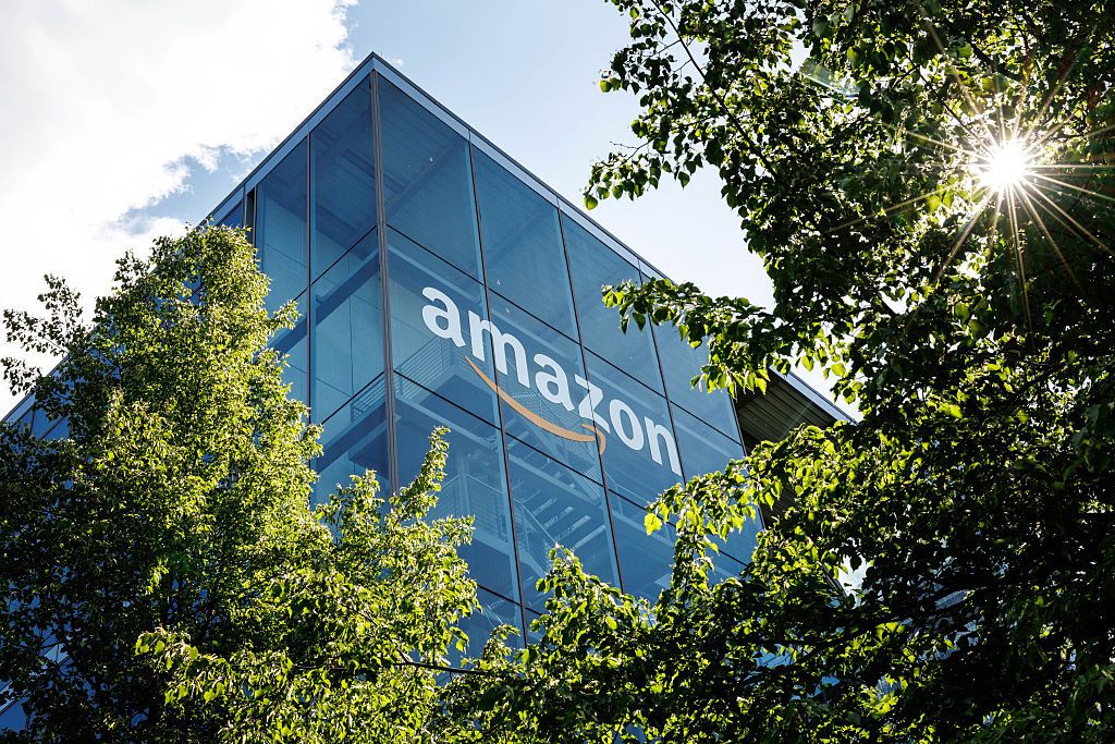 FTC kiện Amazon vì phụ phí quảng cáo giấu kín — có cả 'người đấu giá được phát minh ra'