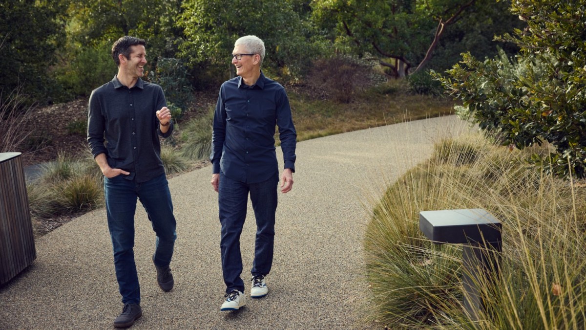 Tim Cook chính thức rời ghế CEO Apple — bàn giao cho một dân kỹ thuật phần cứng thứ thiệt